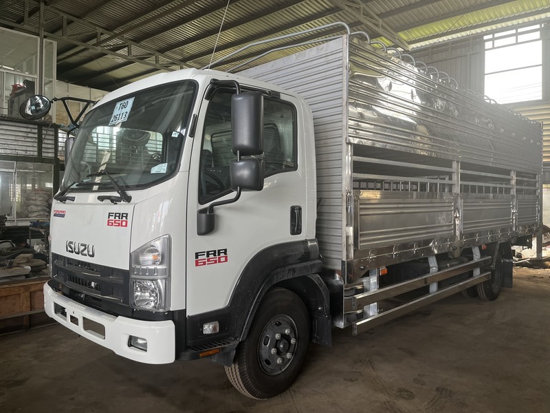 isuzu frr90ne4a thùng chở gia súc chở heo