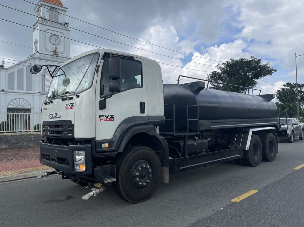 Xe tải Isuzu FVR60TE5 bồn tưới nước