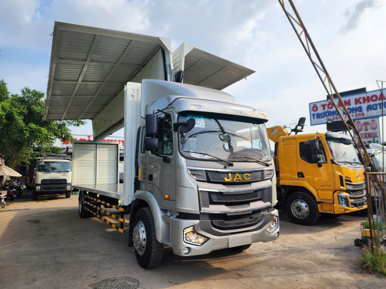 Jac HFC5181 thùng cánh dơi