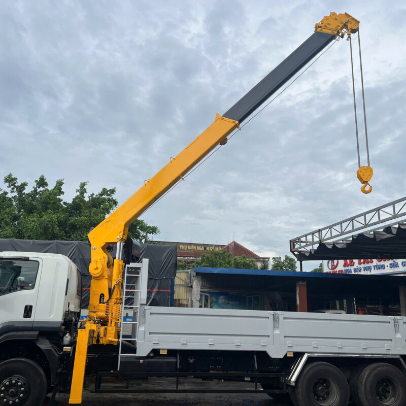 Xe Tải Isuzu Gắn Cẩu