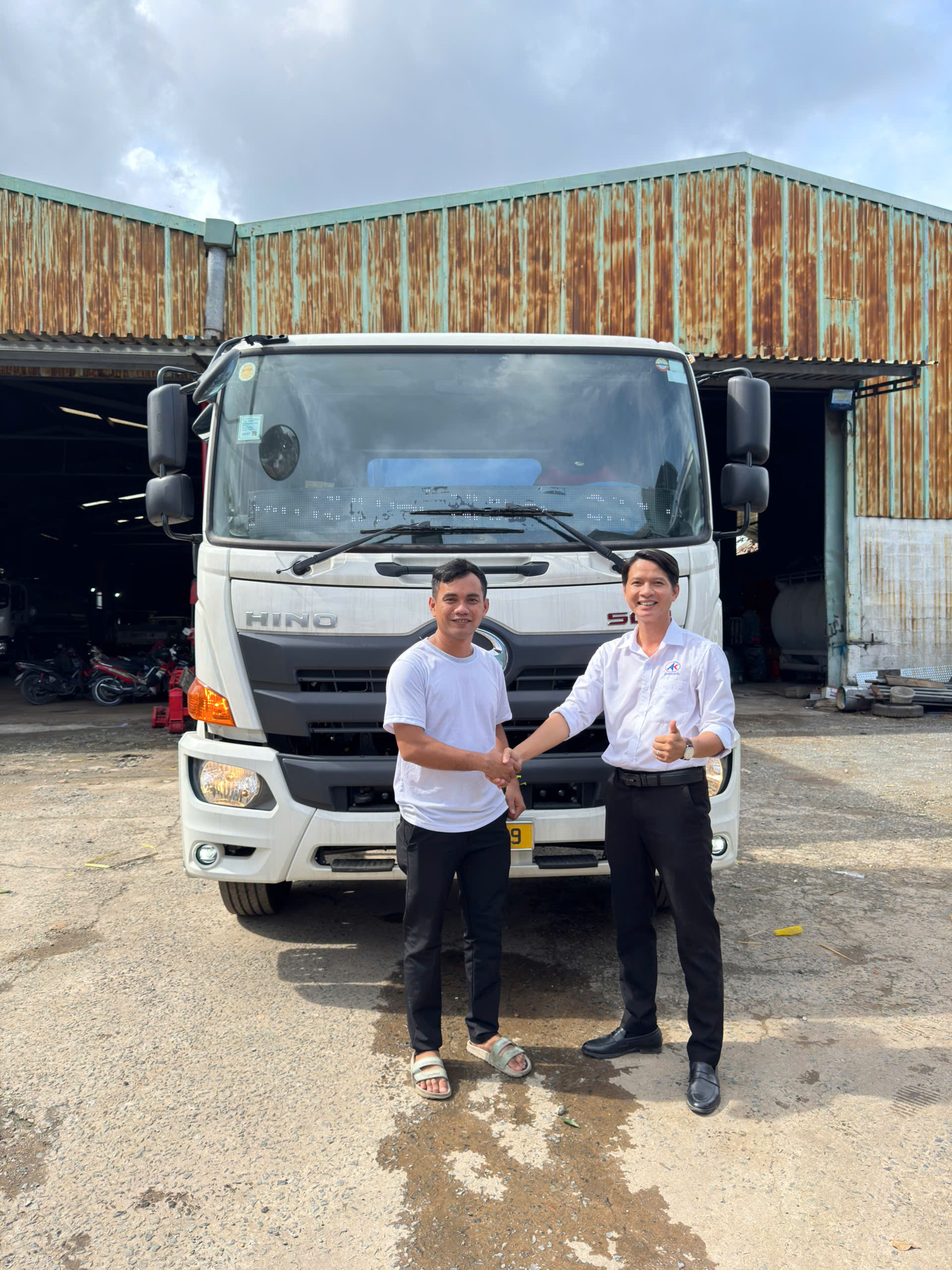 Bàn Giao Xe Hino FL – Bồn Chở Xăng Dầu 20 Khối Cho Công Ty TNHH Dầu Khí Phú Nhiên Bàn Giao Xe Hino FL – Bồn Chở Xăng Dầu 20 Khối Cho Công Ty TNHH Dầu Khí Phú Nhiên