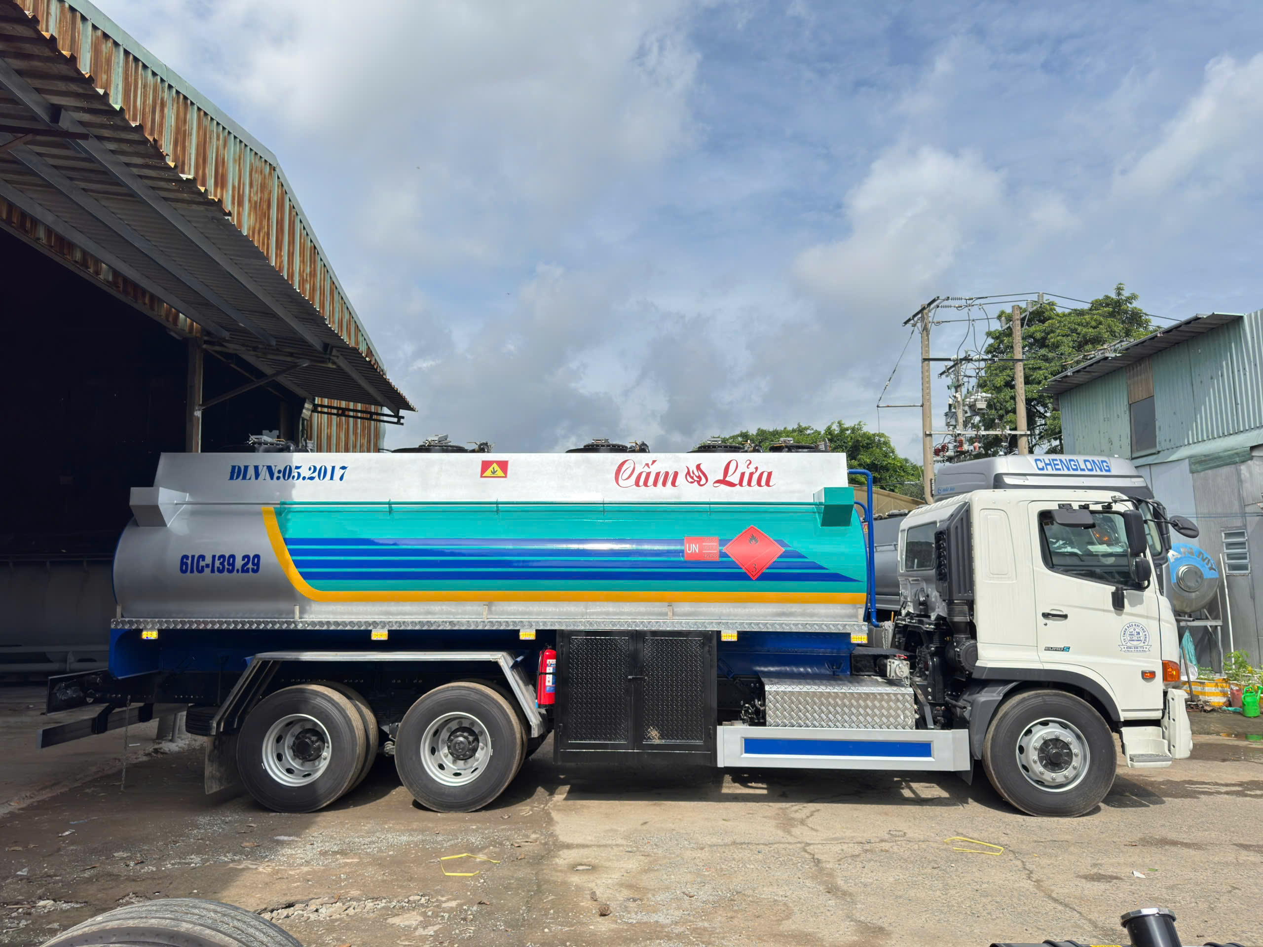 Xe Hino FL – Bồn Chở Xăng Dầu 20 Khối