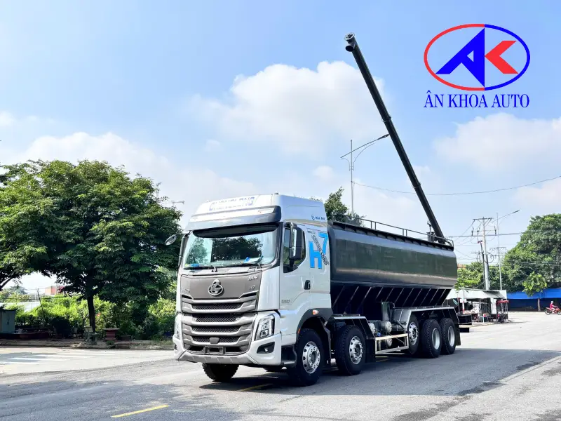 Giới thiệu xe Chenglong H7 5 chân bồn chở cám trục vít 34 khối