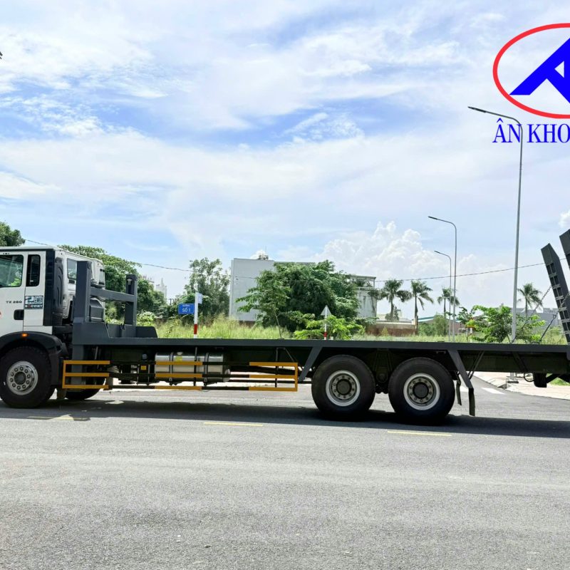Xe HOWO 3 Chân Nâng Đầu (6x4) Chở Máy Chuyên Dụng - Ảnh 3