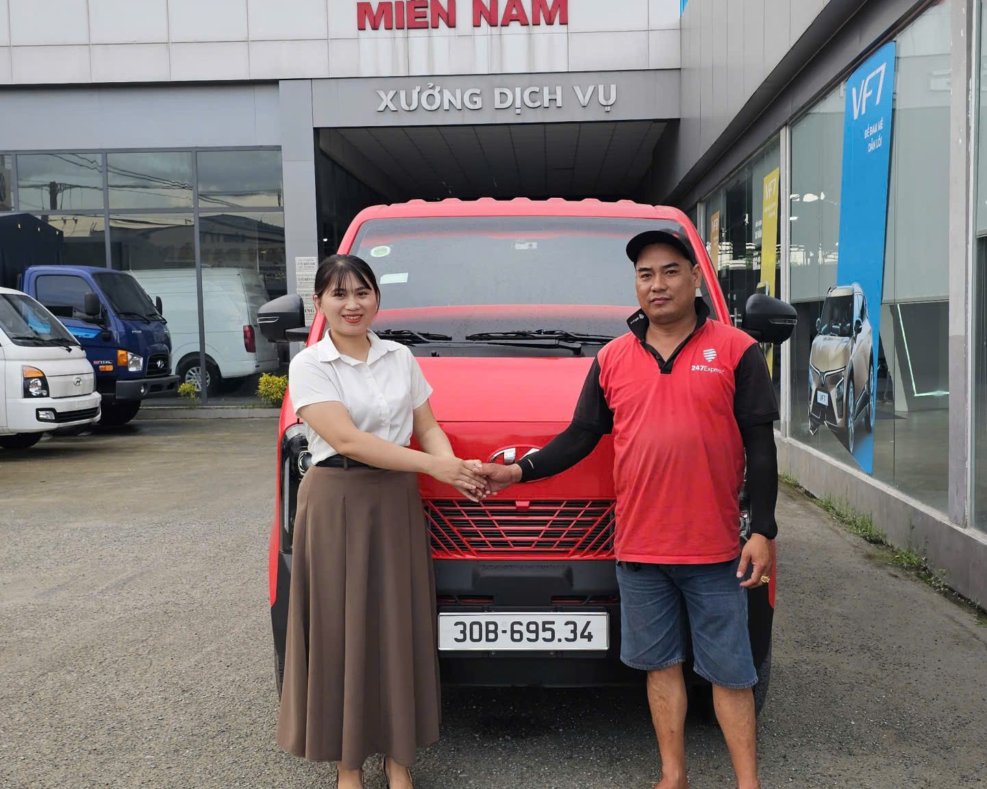 Bàn giao xe van điện KIM LONG GK48EV