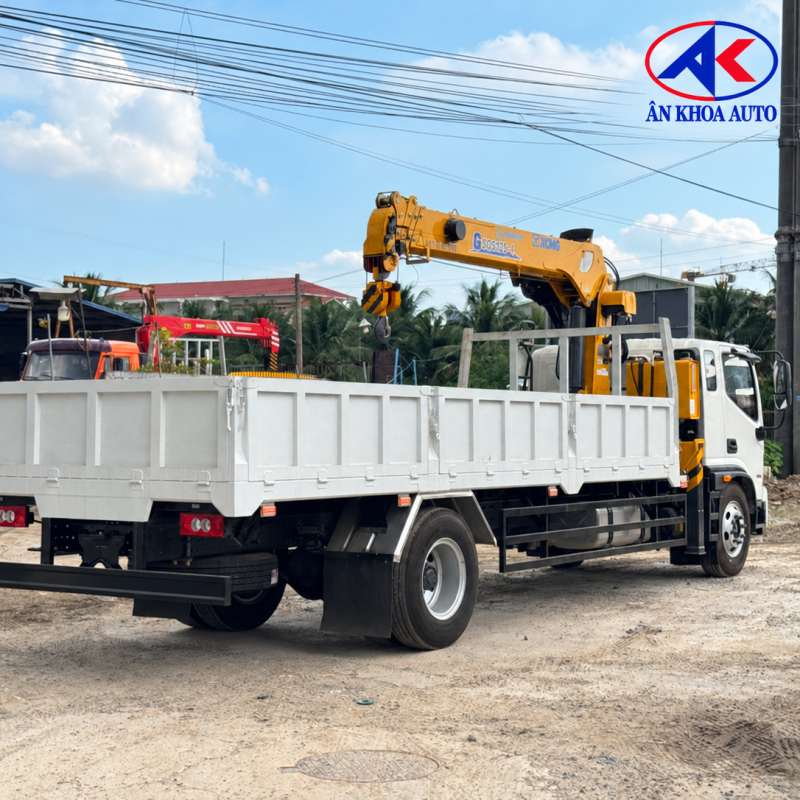 Thùng lửng 6,3 mét của Foton Aumark S90 gắn cẩu