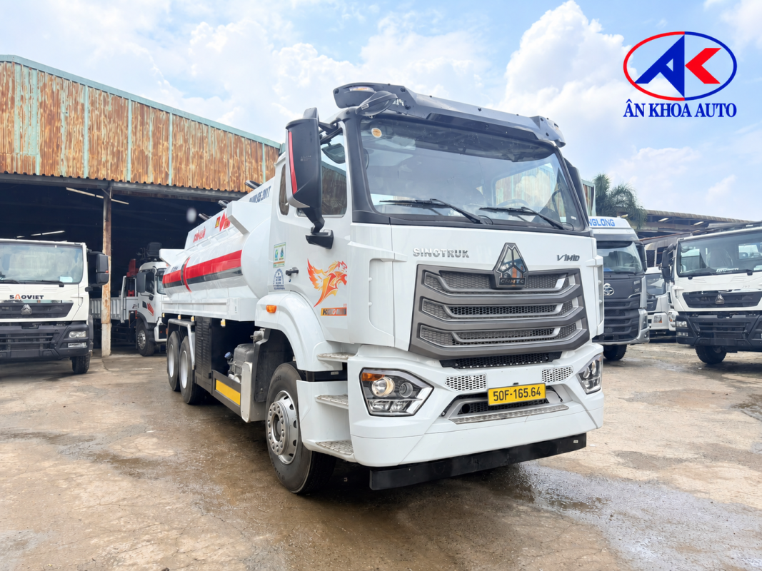 Ân Khoa Auto bàn giao xe HOWO 3 chân bồn xăng dầu 18 khối cho Trường Phát Thịnh