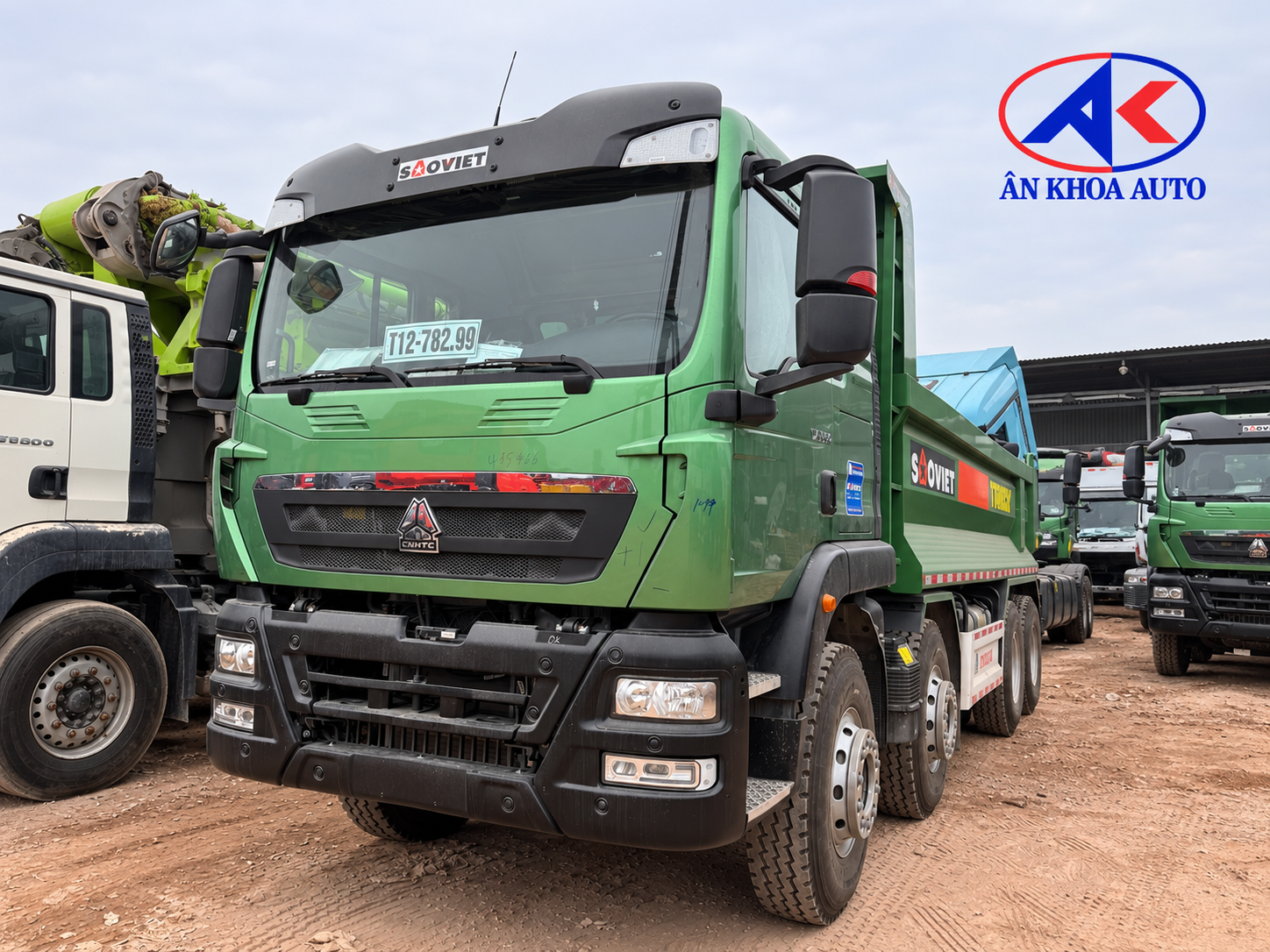 Thùng ben 13,8 m3 Ô Tô Tải Tự Đổ CNHTC 4 Chân 8x4 Thùng ben 13,8 m3 Ô Tô Tải Tự Đổ CNHTC 4 Chân 8x4