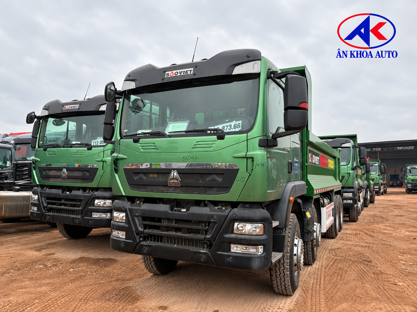 Ô Tô Tải Tự Đổ CNHTC 4 Chân 8x4 Ô Tô Tải Tự Đổ CNHTC 4 Chân 8x4