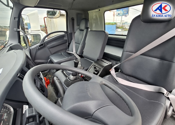 Chassi xe Isuzu FVR900 gắn cẩu XCMG 5 tấn 5 khúc