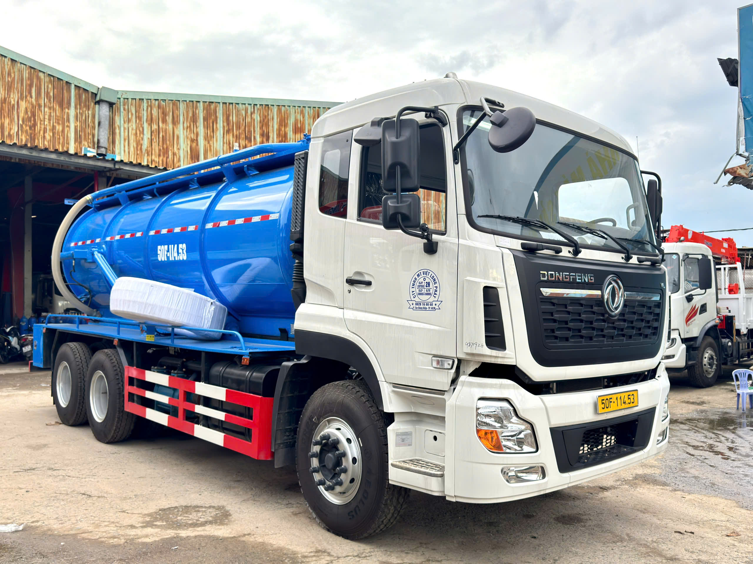 Xe hút chất thải Dongfeng 3 chân 13 khối xe hút chất thải Dongfeng 3 chân 13 khối