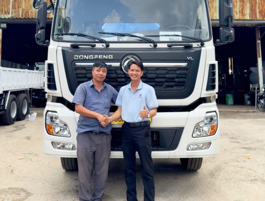 Bàn giao xe Dongfeng 3 chân bồn hút chất thải 13 khối