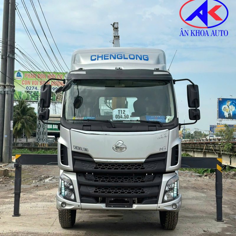 Bảo dưỡng xe Chenglong M3 gắn cẩu XCMG 4 tấn 4 khúc