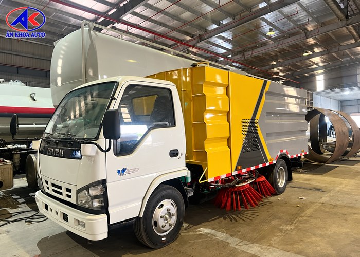 Xe quét đường Isuzu 5 khối